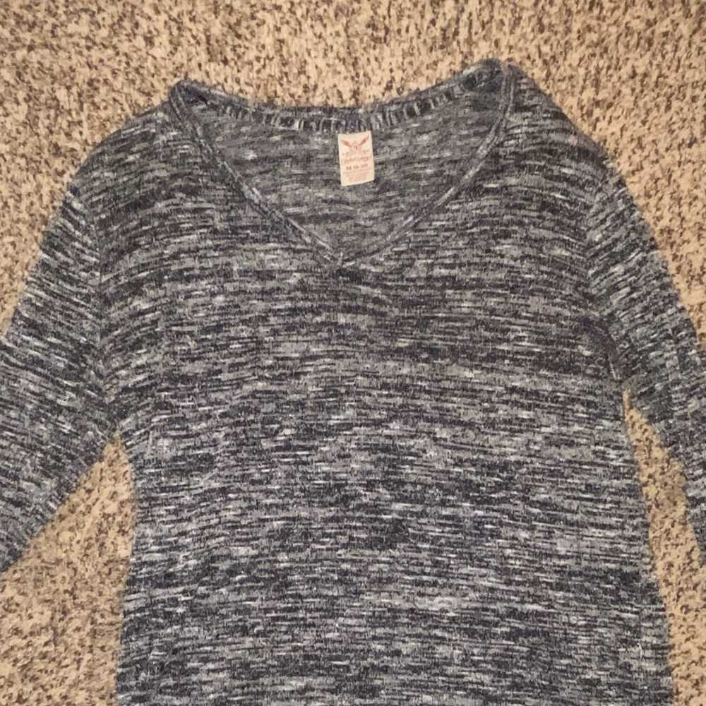 This is a faded glory sweater that is thin and easy to wear. It is a medium(8-10